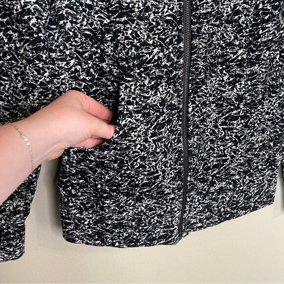 Lululemon Scuba Hoodie Zip Up Jacket IV in Iced Wave White Black / Black 6 - Picture 4 of 11
